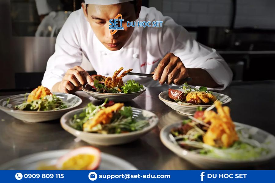 Chuyên ngành Ẩm thực kết hợp kỹ năng nấu ăn quốc tế và quản lý nhà hàng