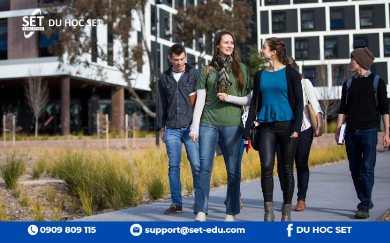 Visa du học University of Canberra (subclass 500) yêu cầu chứng minh sinh viên chân chính và có bảo hiểm OSHC bắt buộc.