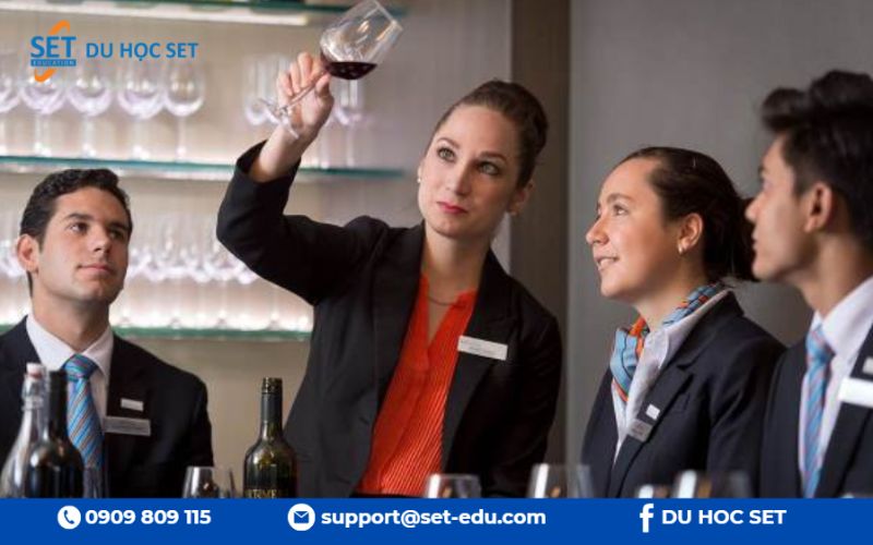 Blue Mountains - Khách sạn mô phỏng hoàn chỉnh, sinh viên sống và học thực tế năm đầu
