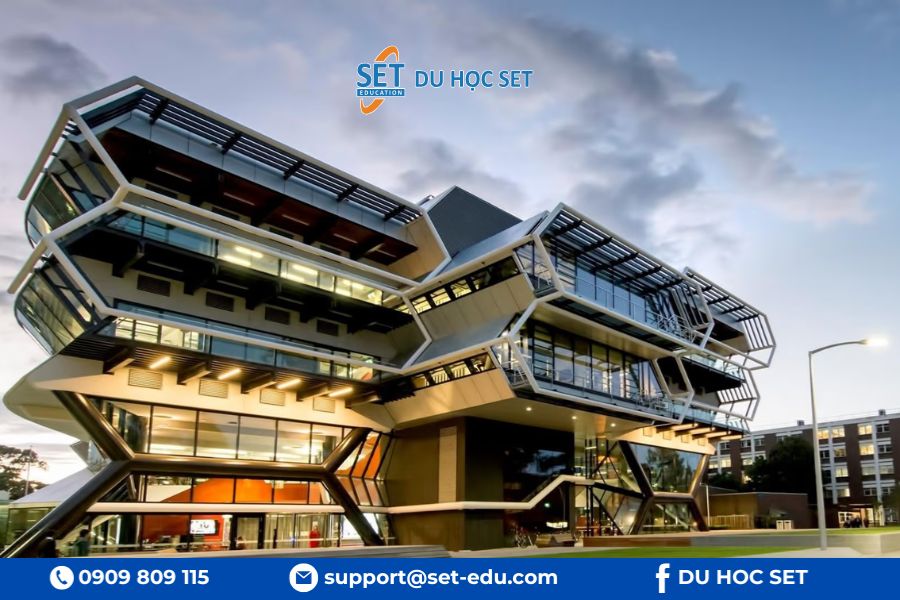 Monash University nổi bật với chương trình tâm lý học ứng dụng linh hoạt và hiện đại