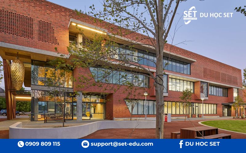 Curtin University là đại học công lớn nhất Tây Australia với mạng lưới 5 quốc gia