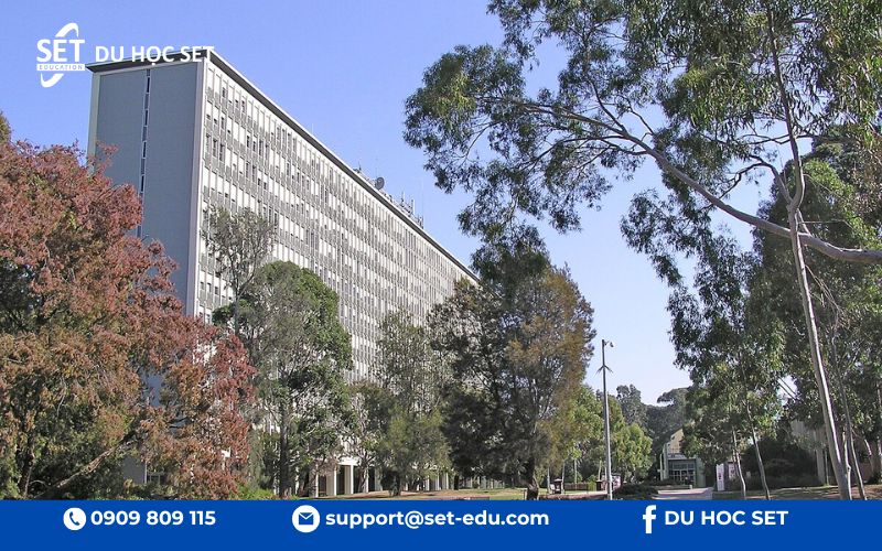 Clayton Campus là cơ sở chính lớn nhất và đa ngành của Đại học Monash