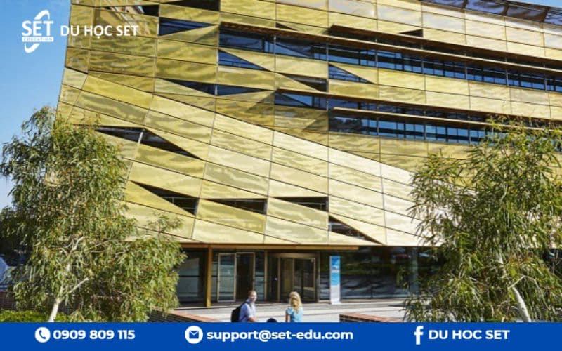 Edith Cowan University (ECU) là đại học trẻ năng động tại Perth với di sản 120 năm, nổi bật nhờ WAAPA và dự án City Campus hiện đại.