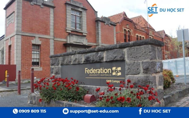 Federation University cung cấp lộ trình học linh hoạt từ Cao đẳng đến Tiến sĩ với yêu cầu đầu vào phù hợp và hỗ trợ tiếng Anh học thuật.
