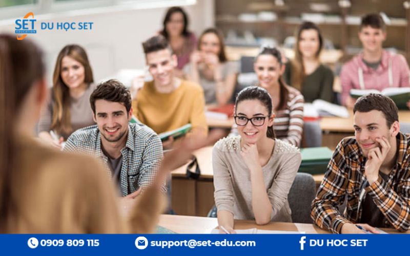 Giáo dục, Công tác xã hội