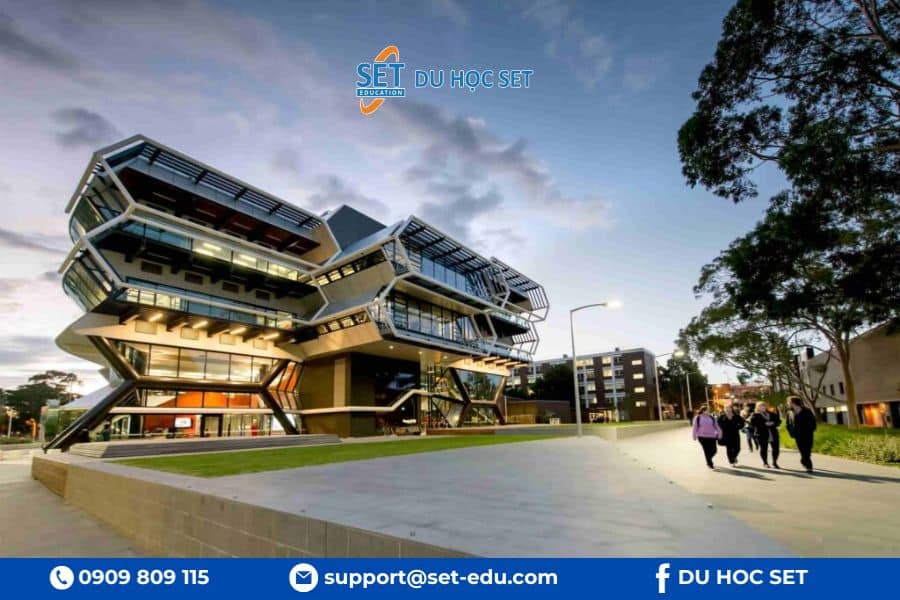 Monash University hàng đầu Úc về điều dưỡng và thực hành y khoa