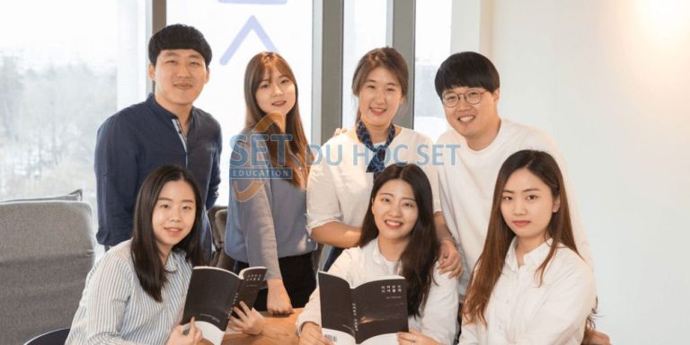 Du học ngành quản trị kinh doanh tại Úc nên chọn trường nào? Thông tin cần biết