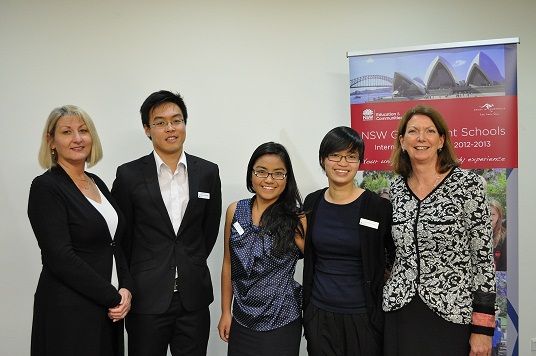 Bốn học sinh Việt Nam xuất sắc được Bộ Giáo Dục và Cộng Đồng Quốc Tế bầu chọn làm đại sứ