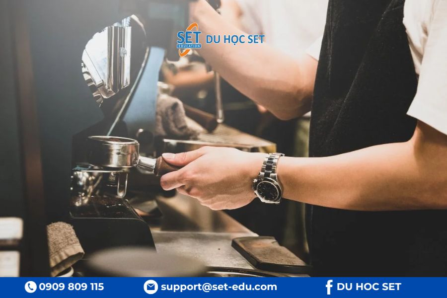 Sinh viên ngành bếp có thể tự trang trải phần lớn chi phí nhờ thu nhập làm thêm cao